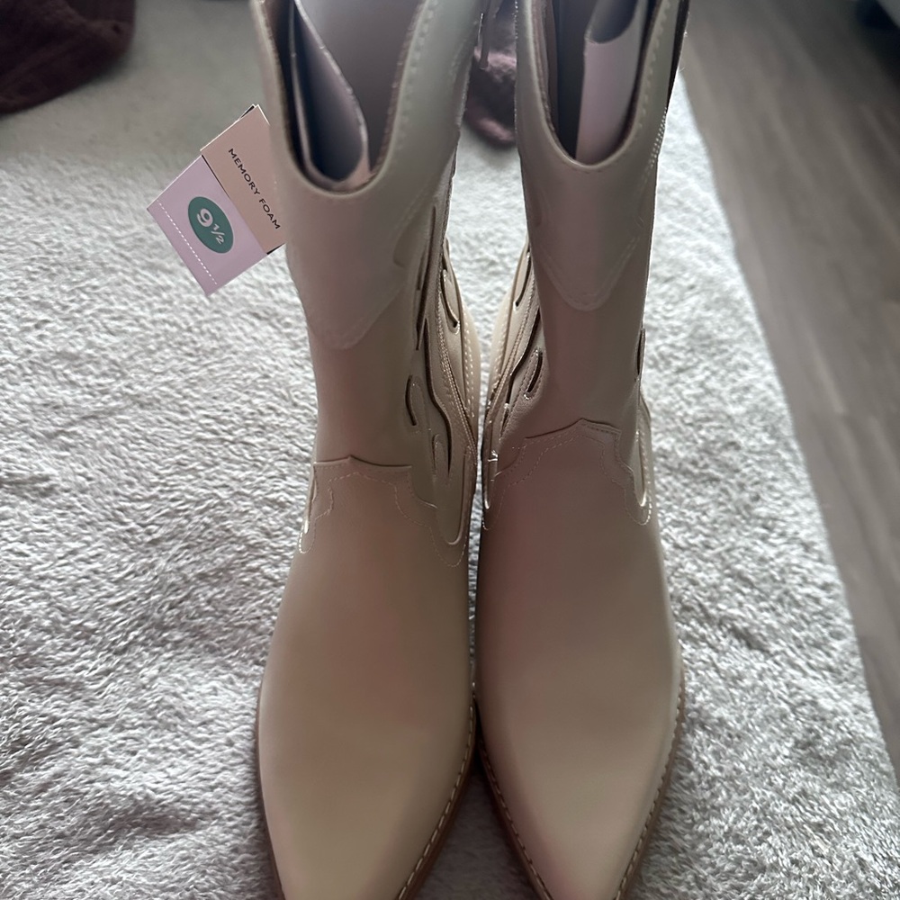 Universal Thread Cream Western-Inspired Block Heel Ankle Boots - Picture 5 of 7
